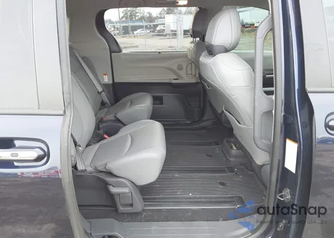 2021 Toyota Sienna Xle z USA, uszkodzony, nr VIN 5TDJSKFC1MS022314